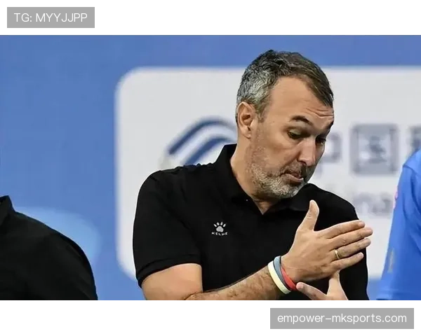 德甲波兰斯基主帅：满怀信心展望新赛季，球队目标引发关注